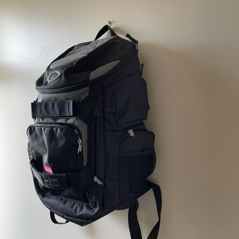 Oakley | Toro Branded Backpack - NWOT - Picture 4 of 11